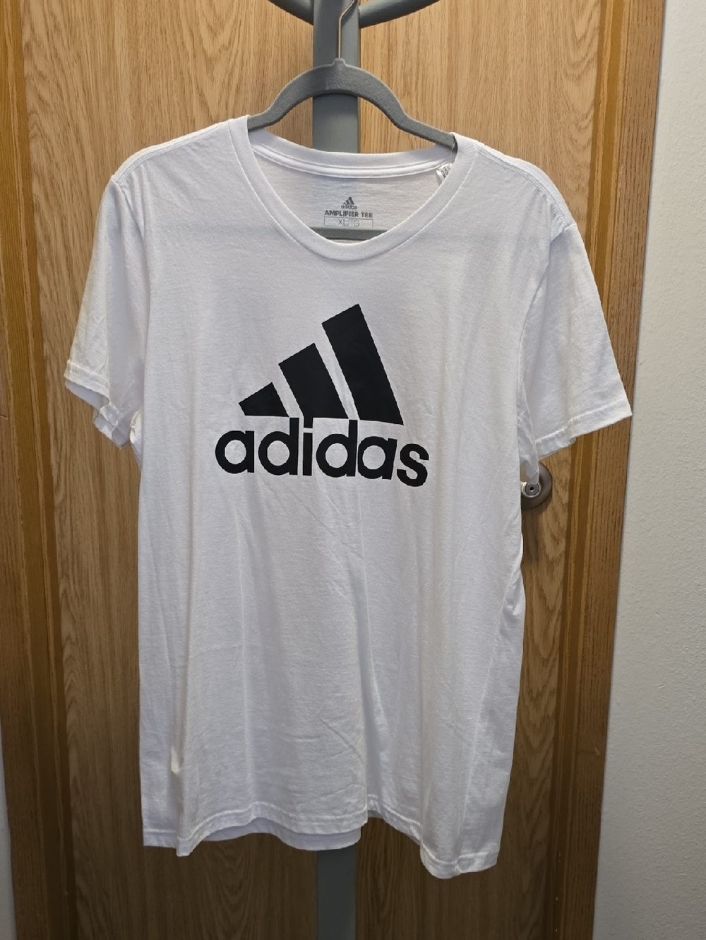 NWT Womens adidas White T-Shirt with Black Logo - Size XL